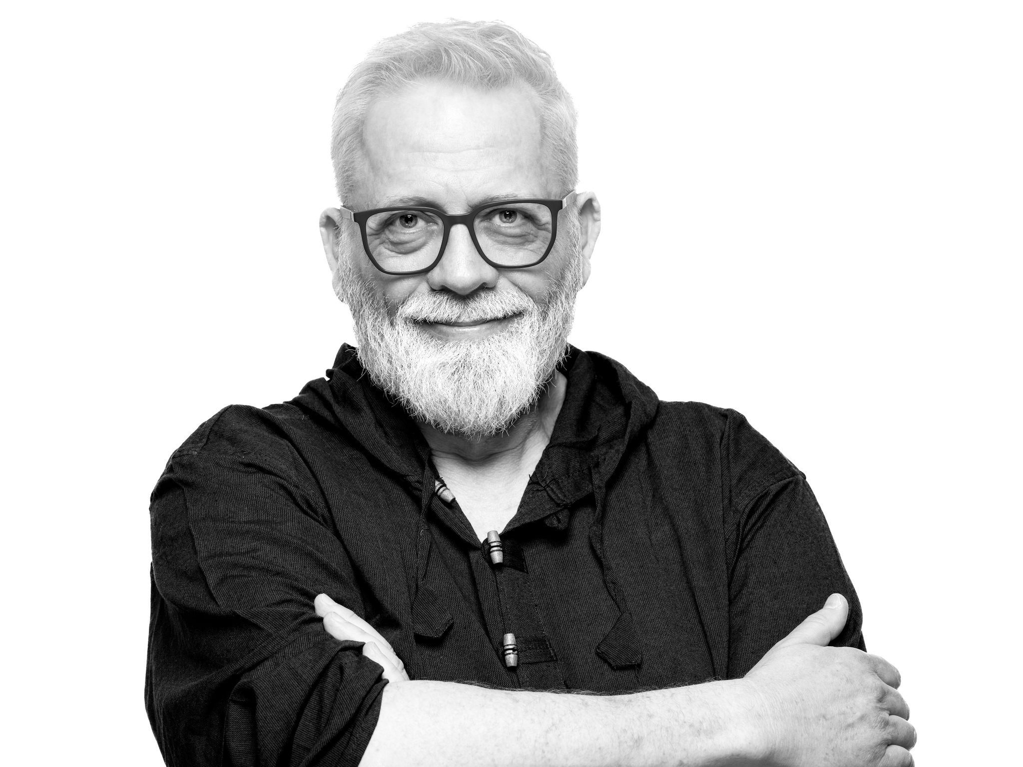 czarno-biały portret Tomasza Raczka