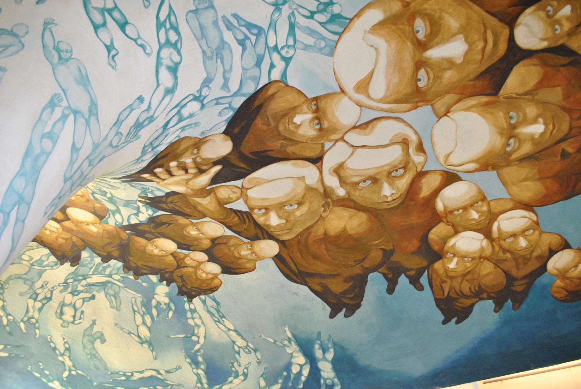 Zdjęcie ozdobnego plafonu w holu wejściowym biblioteki