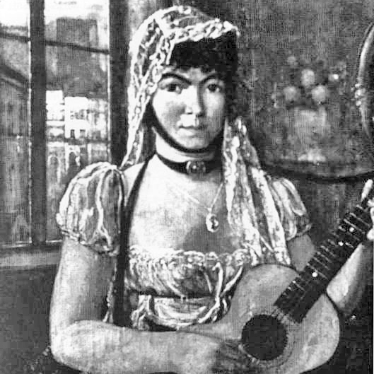 Sophie Charlotte Elisabeth von Weingarten (Weiss), trucicielka z Kłodzka, z gitarą, z koronką na głowie, w tle okno i bukiet kwiatów.