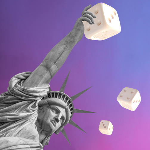statua wolności rzuca wielką kostką do gry planszowej, tło fioletowo-niebieskie, dwie mniejsze kostki w prawy dolnym rogu
