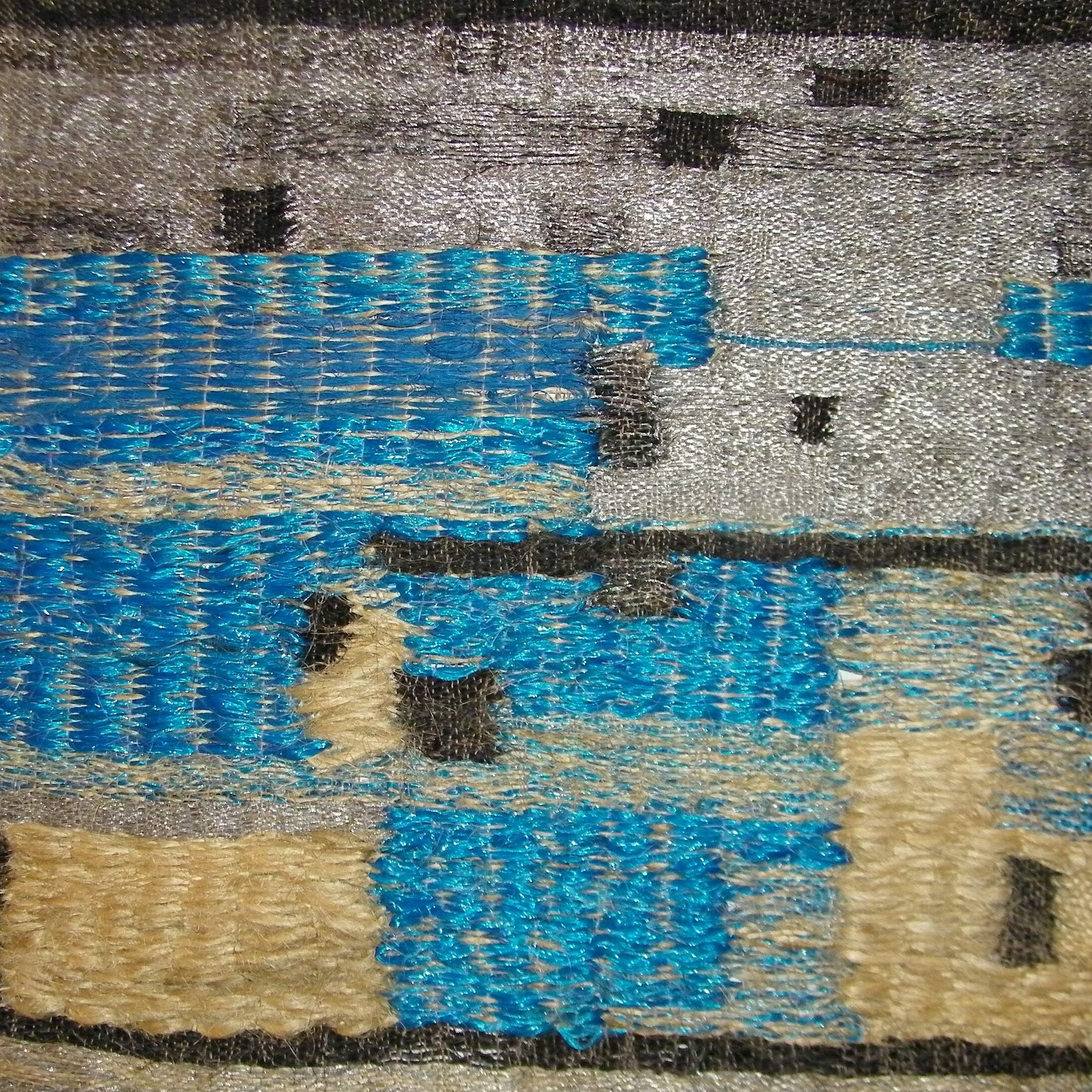 fragment tkaniny artystycznej, wzór geometryczny, abstrakcyjny, beże, żółcienie, błekity