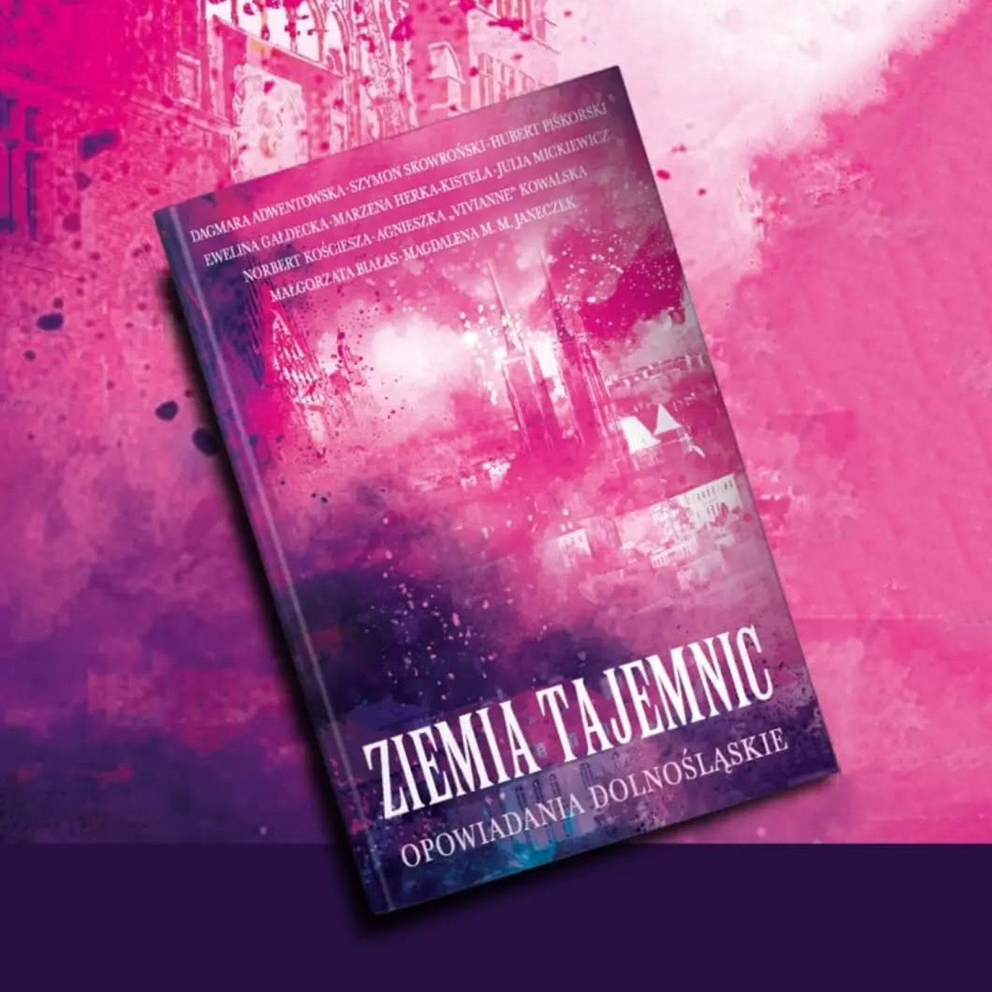 okładka książki na różowym dynamicznym tle